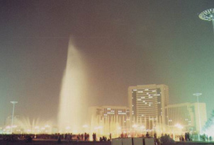 배트맨 와이즈 토토 People 's Square Fountain