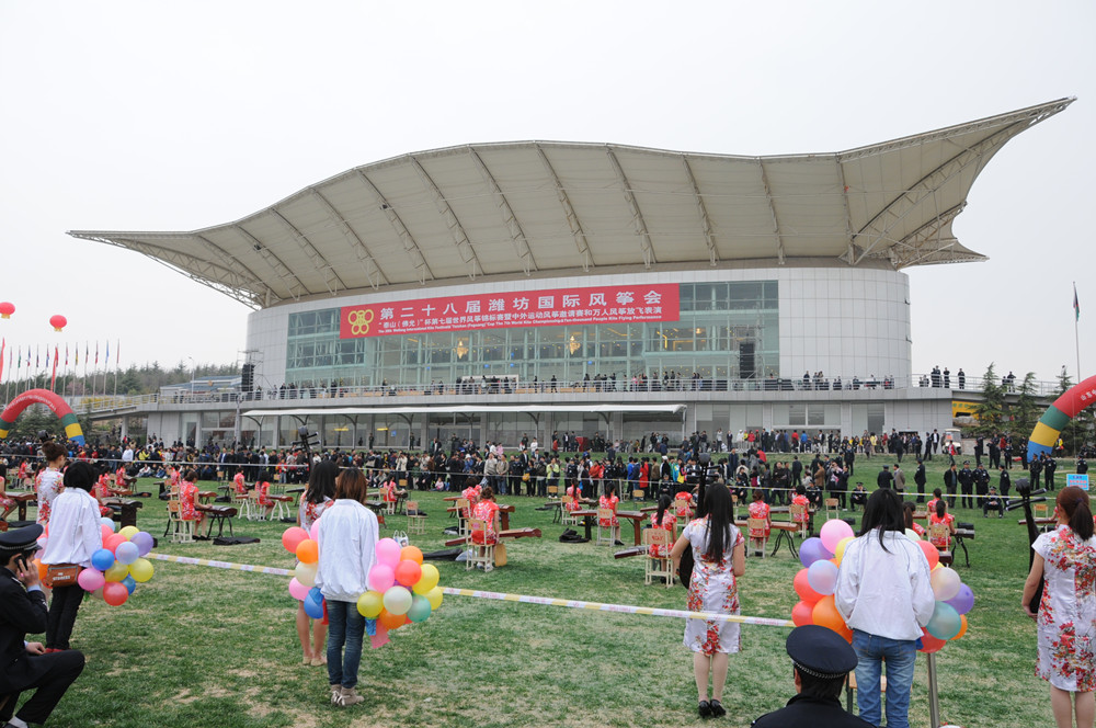 Weifang 배트맨 와이즈 배트맨 와이즈 토토 Construction Group Kite Flying Team은 28 번째 Weifang International Kite Festival에서 비행의 첫 상을 수상했습니다